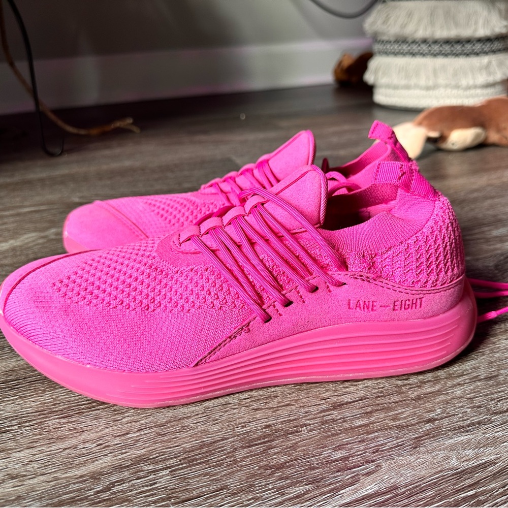 Lane eight women’s trainer AD1 Size 9 LIMITED EDITION sonic pink- never worn